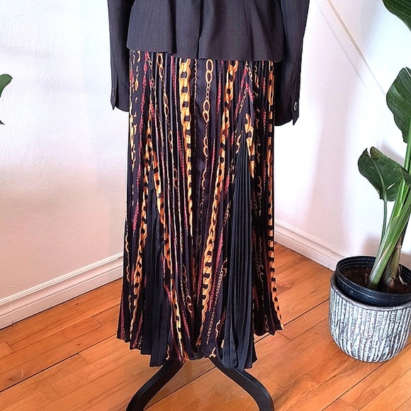 Marciano By Guess Black Skirt with Multicolor Pleated Pattern - Picture 5 of 6